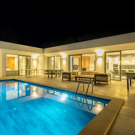 Saturn 4 - Planet Luxury Villa *