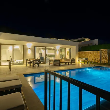 Saturn 4 - Planet Luxury Villa *